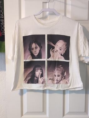 BlackPink Photo-Panel Crop Tee